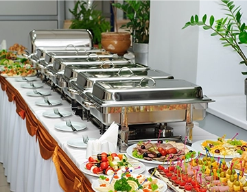Catering service laundry in NJ for clean event table linens, uniforms, napkins, and kitchen cloths