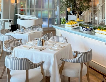 Family restaurant laundry service for washing staff uniforms, aprons, tablecloths, and kitchen towels