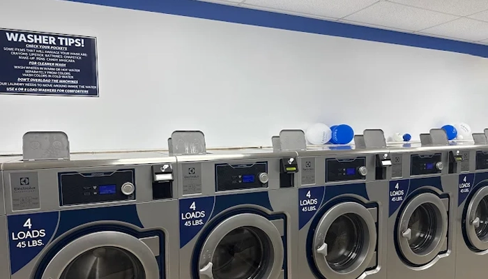 Reliable commercial laundry service for businesses with bulk washing, folding, and scheduled delivery
