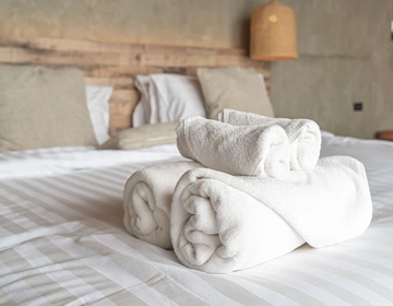 Vacation rental towel laundry service in NJ for guest bath towels, pool towels, and bedding linens